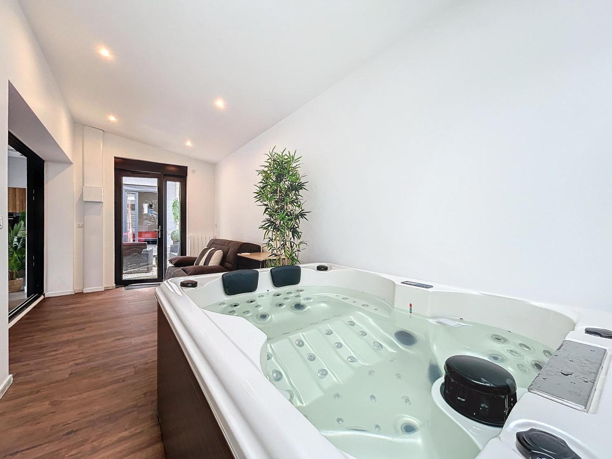 Loft Terrasse Avec Spa Proche Centre Historique Монлюсон Екстер'єр фото